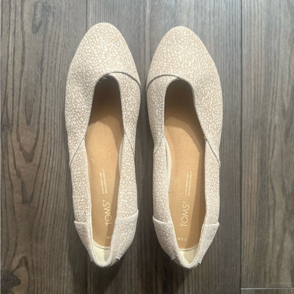 Toms Shoes - TOMS Pointed Toe Flats Beige Speckled Womens Size 6.5 Slip On Comfort
